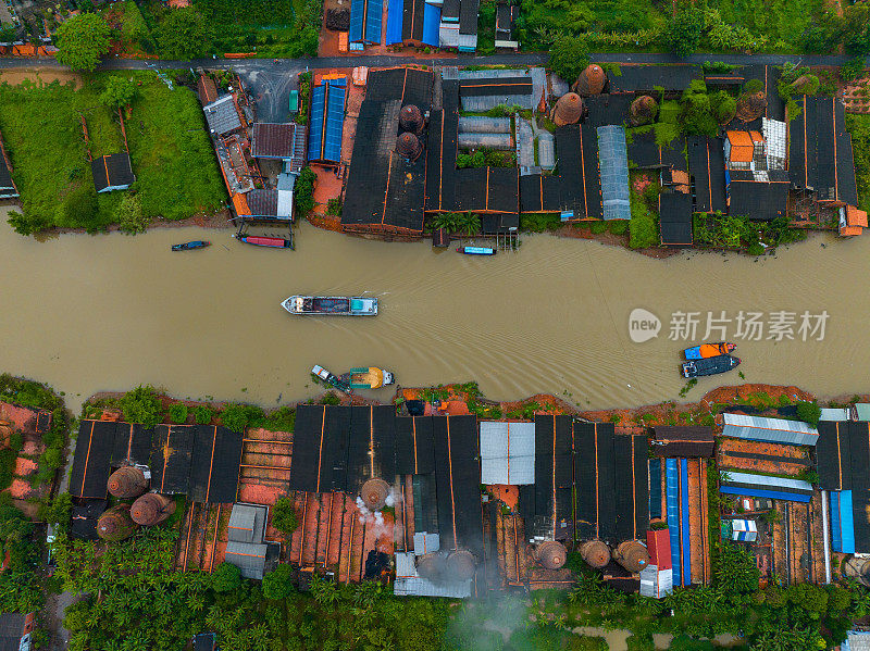 Mang Thit古砖村位于越南永隆省湄公河三角洲的Co Chien河沿岸